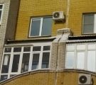 Монтаж внешнего блока при помощи автовышки в зимний период.