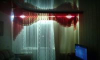 Двухуровневый потолок с нишой под шторы и подсветкой