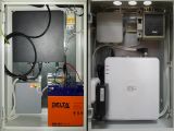 Варианты компоновки оборудования в шкафы. Слева – с резервным питанием от аккумулятора
