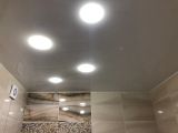 Установка натяжного потолка в ванной 