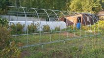 Установка сварного каркаса. 
Монтаж теплицы. 