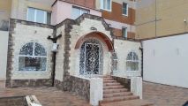 облицовка искусственным камнем.
