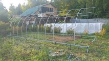 Установка сварного каркаса. 
Монтаж теплицы. 