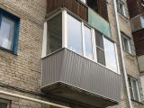 Остекление балкона с сайдингом
